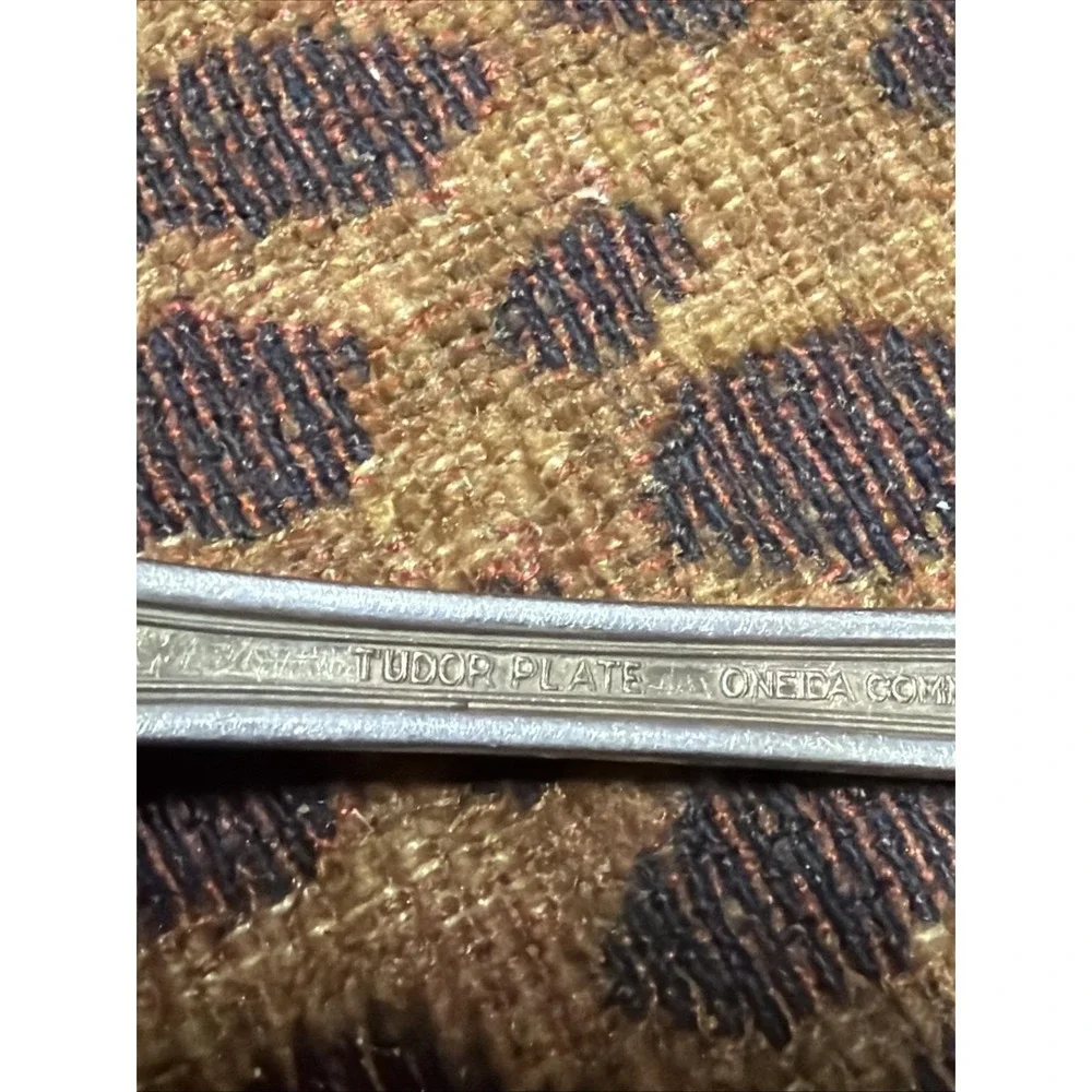 1931 Oneida Tudor Plate Barbara Glamour Silverplate Large Serving Spoon 9